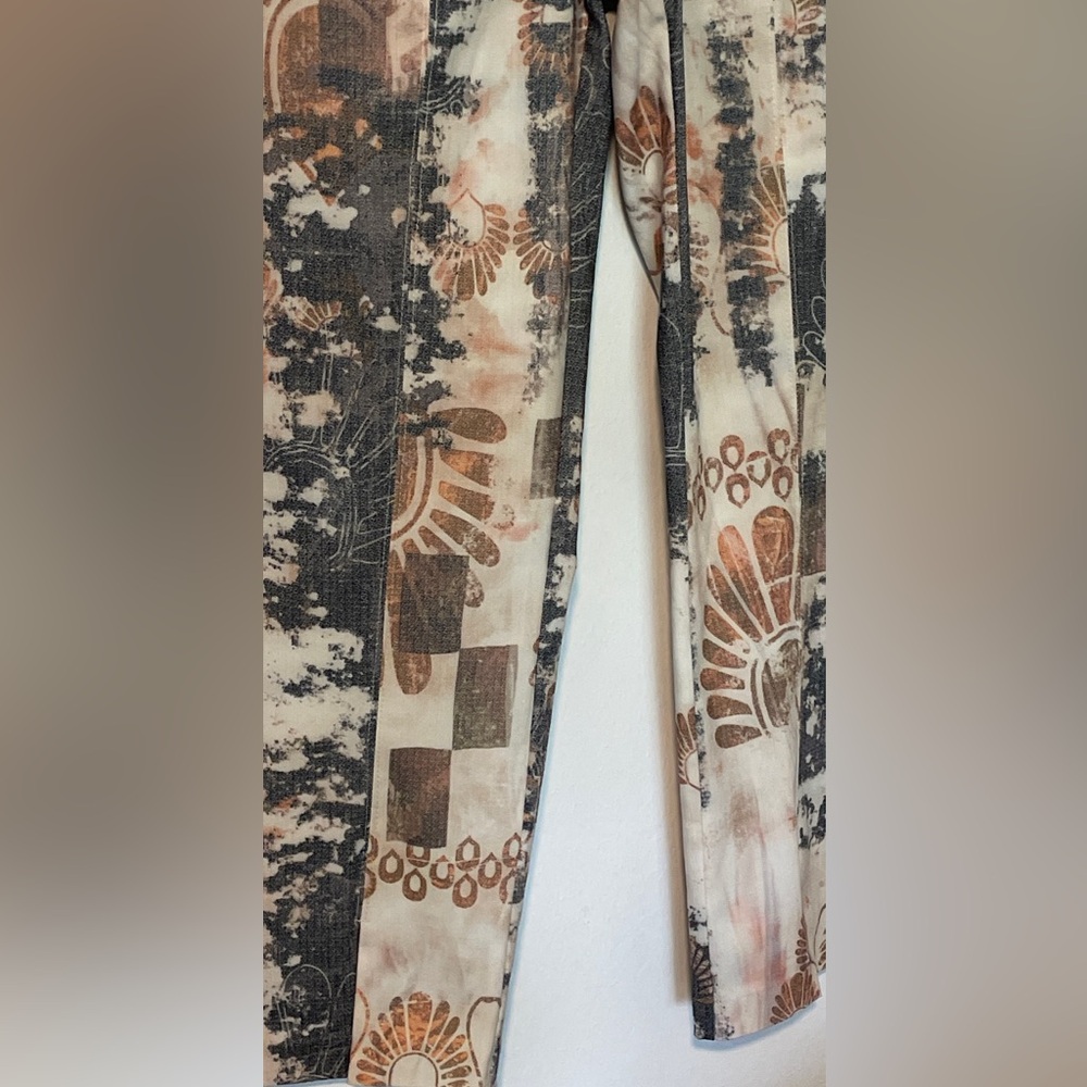 Mesmerize Casual Chic patterned Straight Leg Pants Size 2 - Picture 3 of 10